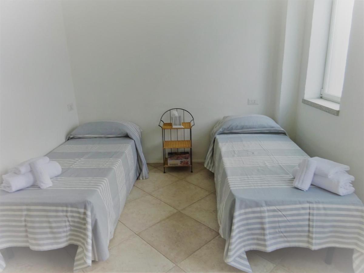 White - San Pantaleo Apartment Ngoại thất bức ảnh