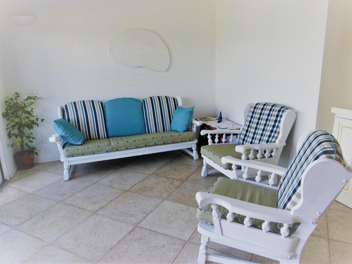 White - San Pantaleo Apartment Ngoại thất bức ảnh